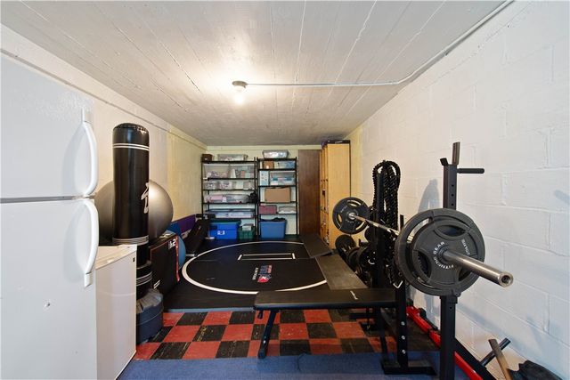 142 Senate Dr, Pleasant Hills, PA 15236