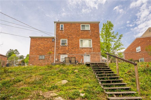 142 Senate Dr, Pleasant Hills, PA 15236