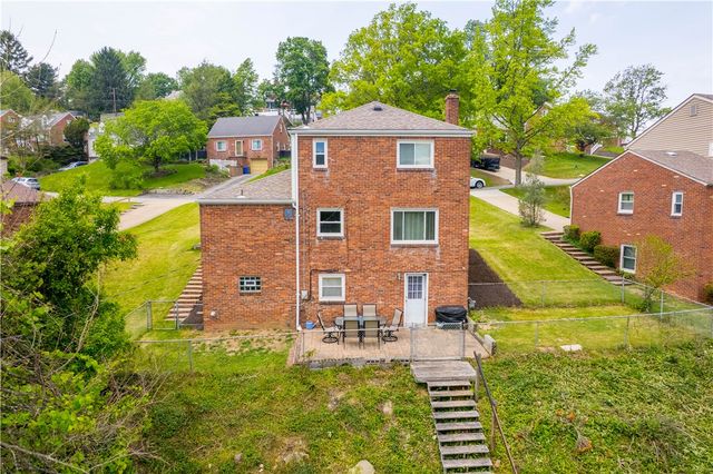 142 Senate Dr, Pleasant Hills, PA 15236