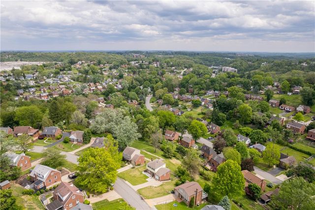142 Senate Dr, Pleasant Hills, PA 15236
