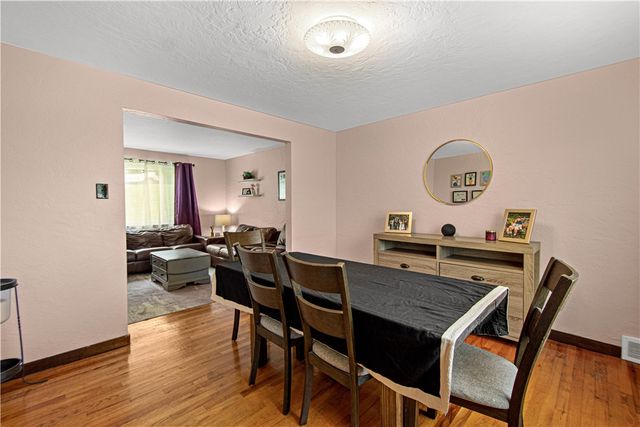142 Senate Dr, Pleasant Hills, PA 15236
