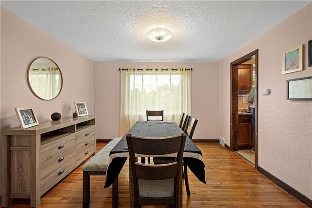 142 Senate Dr, Pleasant Hills, PA 15236
