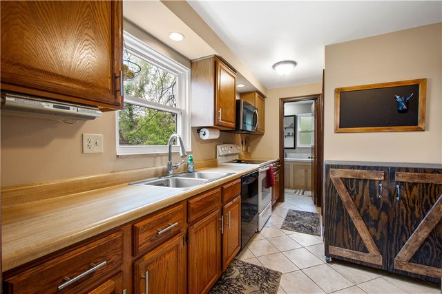 142 Senate Dr, Pleasant Hills, PA 15236