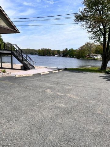 32 W Lakeview Trl, Jefferson Twp., NJ 07885