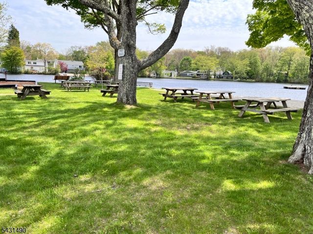 32 W Lakeview Trl, Jefferson Twp., NJ 07885