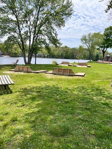 32 W Lakeview Trl, Jefferson Twp., NJ 07885