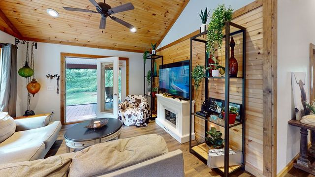 2555 Junaluska Road, Andrews, NC 28901