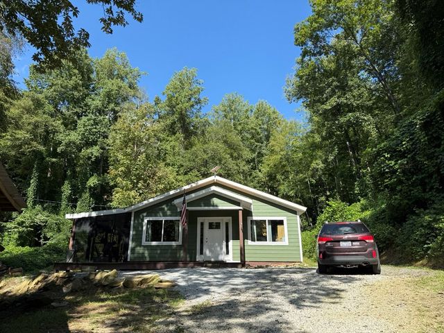 2555 Junaluska Road, Andrews, NC 28901