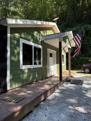 2555 Junaluska Road, Andrews, NC 28901