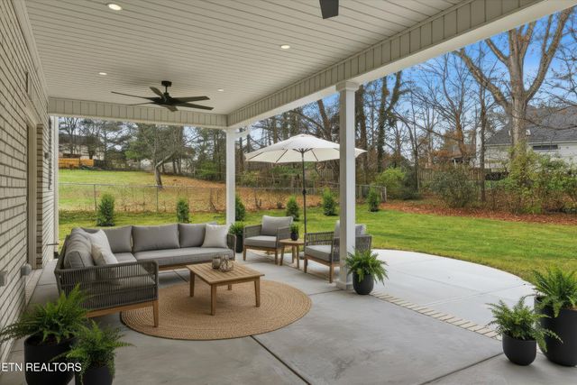 8167 Nubbin Ridge Rd, Knoxville, TN 37919