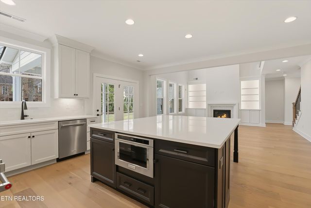 8167 Nubbin Ridge Rd, Knoxville, TN 37919