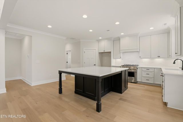 8167 Nubbin Ridge Rd, Knoxville, TN 37919