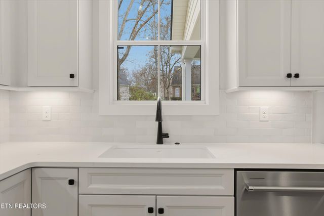 8167 Nubbin Ridge Rd, Knoxville, TN 37919