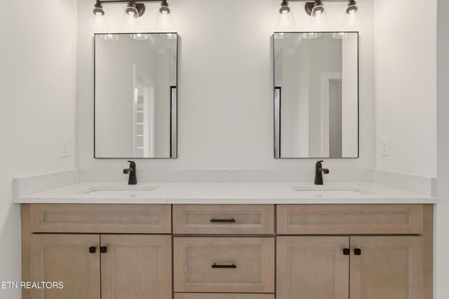 8167 Nubbin Ridge Rd, Knoxville, TN 37919