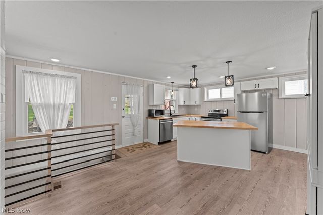 158 Oak Drive NW, North Canton, OH 44720