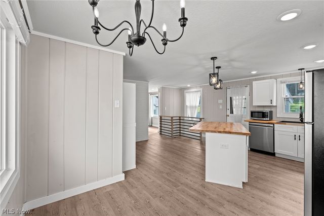 158 Oak Drive NW, North Canton, OH 44720
