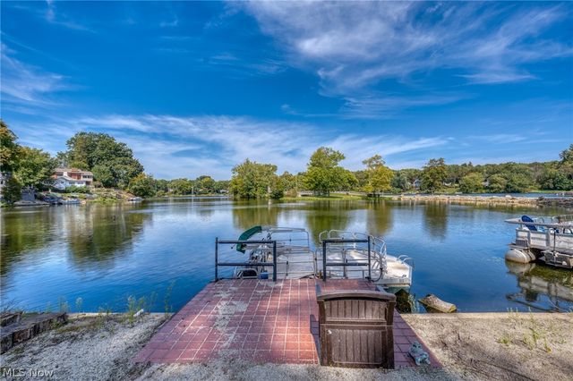 158 Oak Drive NW, North Canton, OH 44720