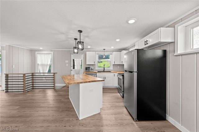 158 Oak Drive NW, North Canton, OH 44720