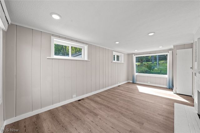 158 Oak Drive NW, North Canton, OH 44720