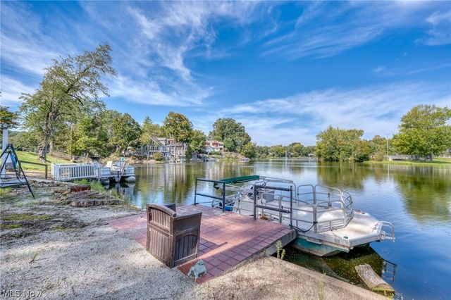158 Oak Drive NW, North Canton, OH 44720