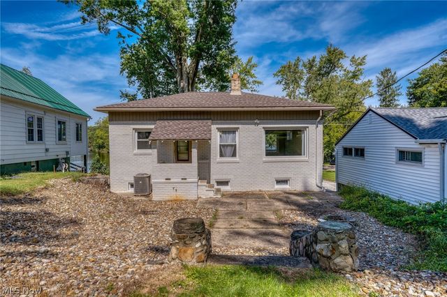158 Oak Drive NW, North Canton, OH 44720