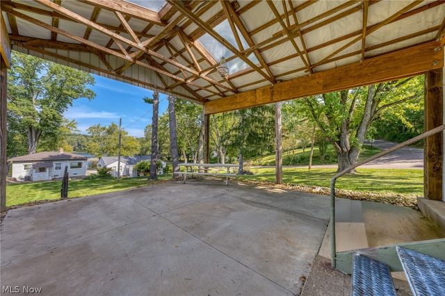 158 Oak Drive NW, North Canton, OH 44720