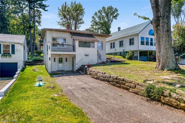 158 Oak Drive NW, North Canton, OH 44720