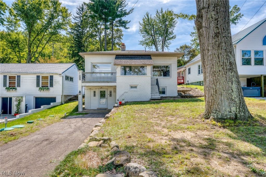158 Oak Drive NW, North Canton, OH 44720