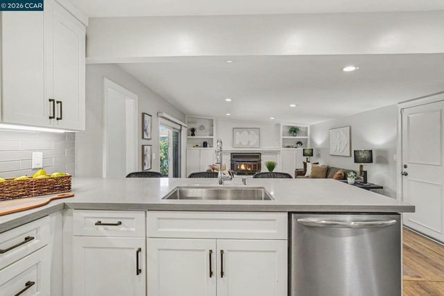 1543 American Beauty Dr, Concord, CA 94521