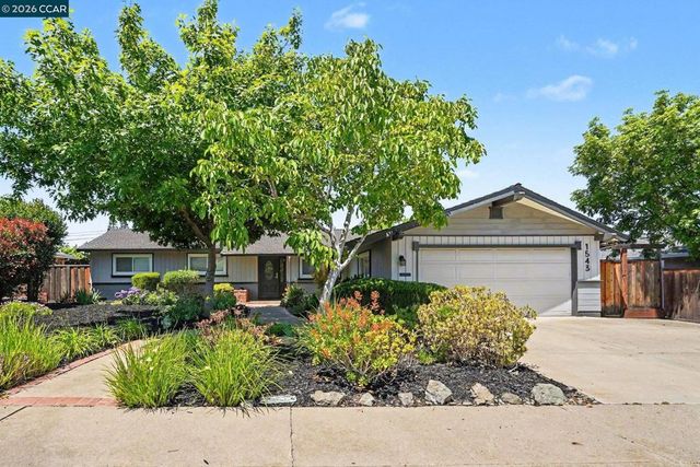 1543 American Beauty Dr, Concord, CA 94521