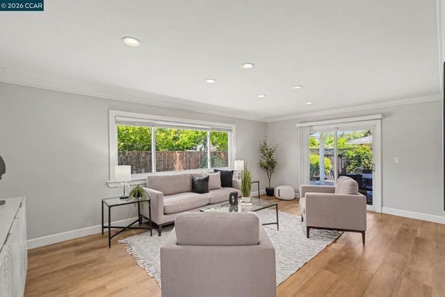 1543 American Beauty Dr, Concord, CA 94521