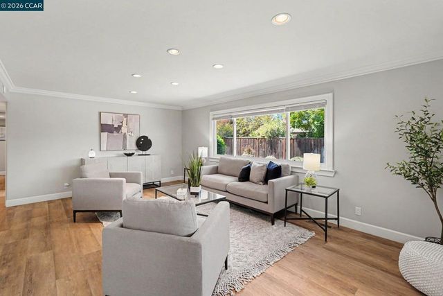 1543 American Beauty Dr, Concord, CA 94521