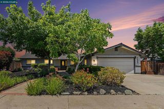 1543 American Beauty Dr, Concord, CA 94521