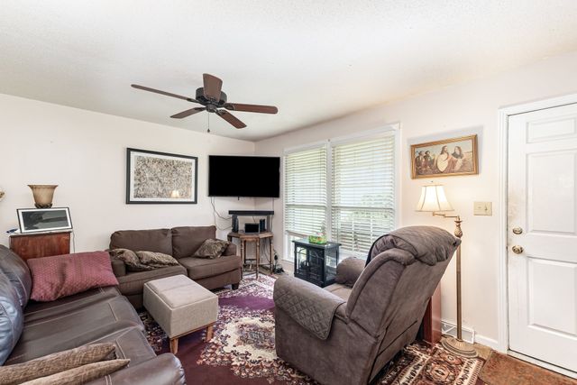 2032 Whitland Dr, Clarksville, TN 37043