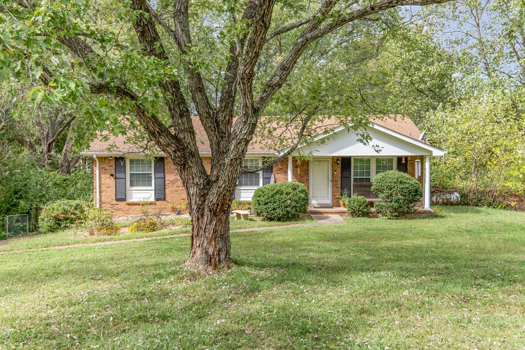 2032 Whitland Dr, Clarksville, TN 37043