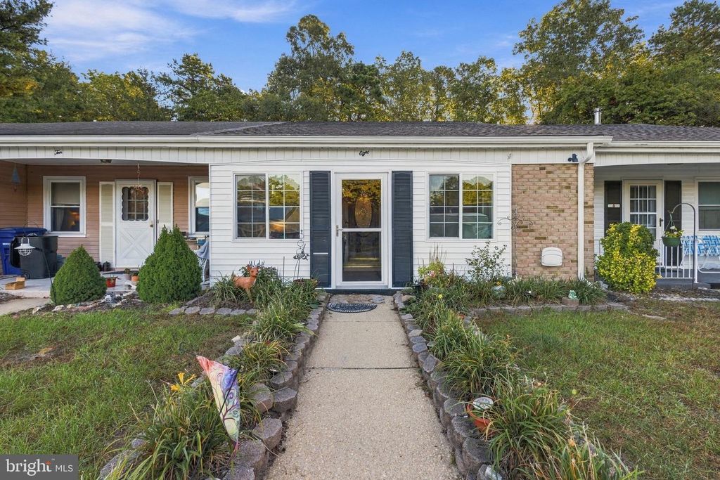 8 KINGSTON WAY, SOUTHAMPTON, NJ 08088 — photo 2