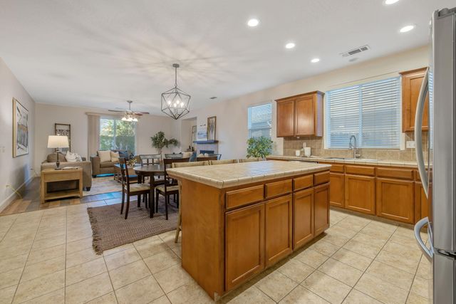 2192 N Weyrich Court, Tulare, CA 93274