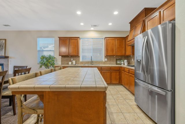 2192 N Weyrich Court, Tulare, CA 93274