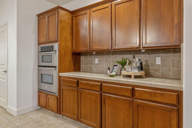 2192 N Weyrich Court, Tulare, CA 93274