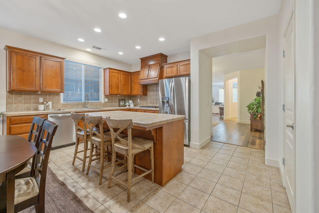 2192 N Weyrich Court, Tulare, CA 93274