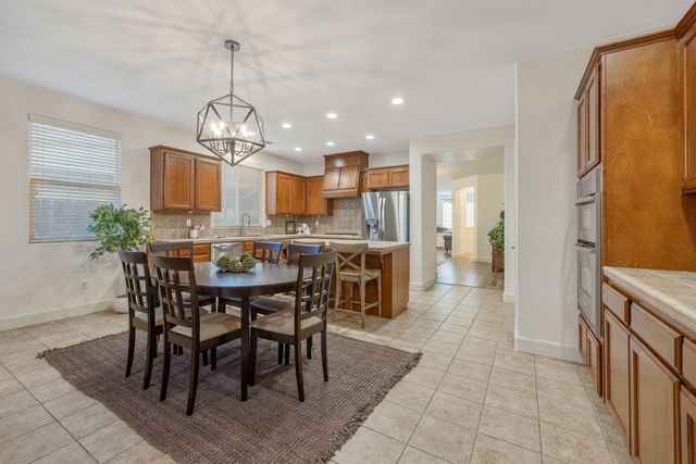 2192 N Weyrich Court, Tulare, CA 93274