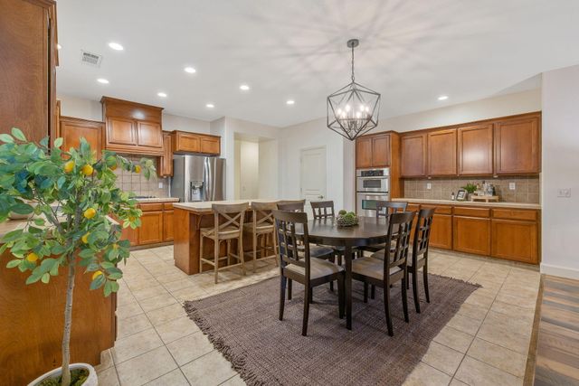 2192 N Weyrich Court, Tulare, CA 93274