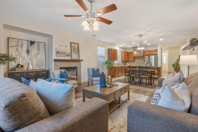 2192 N Weyrich Court, Tulare, CA 93274