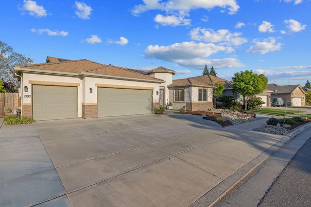 2192 N Weyrich Court, Tulare, CA 93274