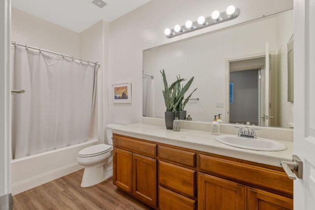 2192 N Weyrich Court, Tulare, CA 93274