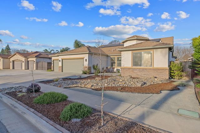 2192 N Weyrich Court, Tulare, CA 93274