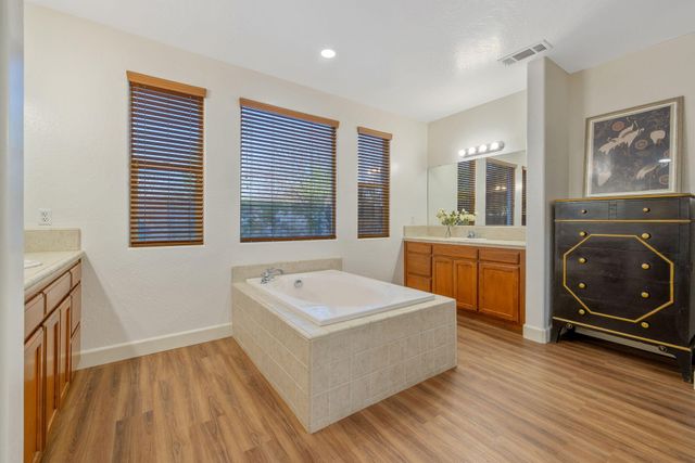 2192 N Weyrich Court, Tulare, CA 93274