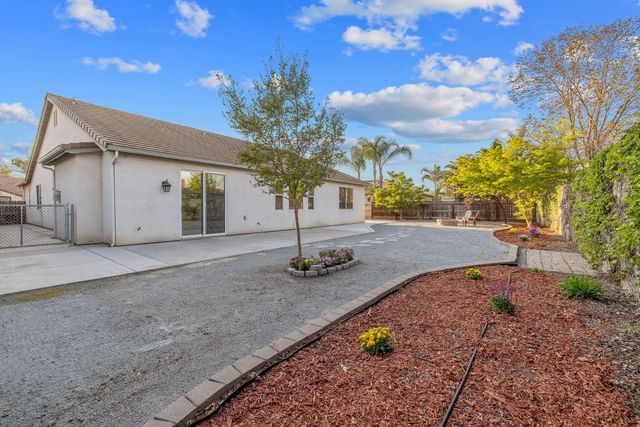 2192 N Weyrich Court, Tulare, CA 93274