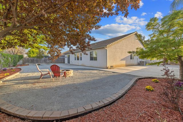 2192 N Weyrich Court, Tulare, CA 93274