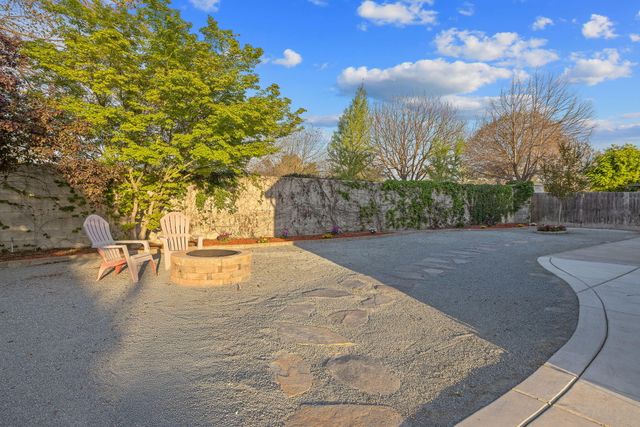 2192 N Weyrich Court, Tulare, CA 93274